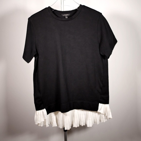 Banana Republic black tee with pleated fabric - Picture 2 of 3
